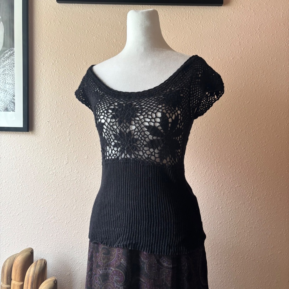 Vintage 90s / 2000s Dark Whimsy Crochet Blouse